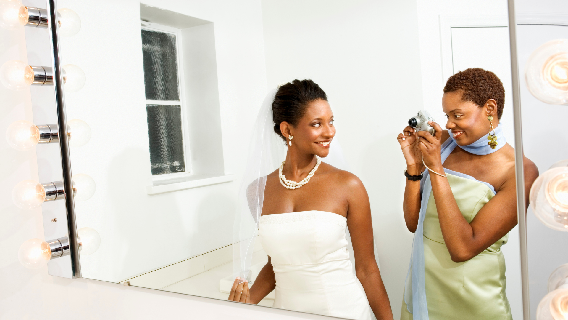 Thinking of What to Give Your Maid of Honor? We Got You!